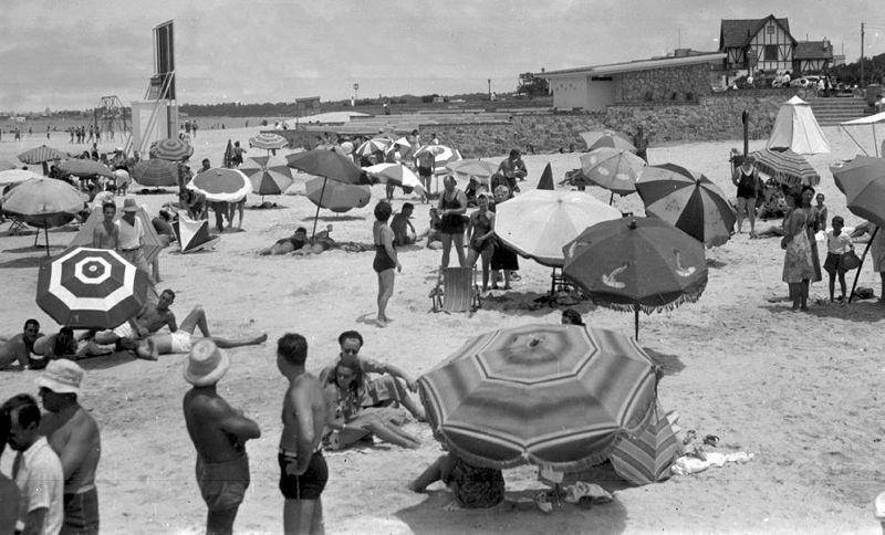 Playa Brava de Malvín en los años 50.